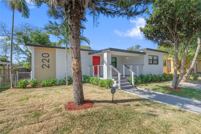 Photo - 220 NW 134th St
