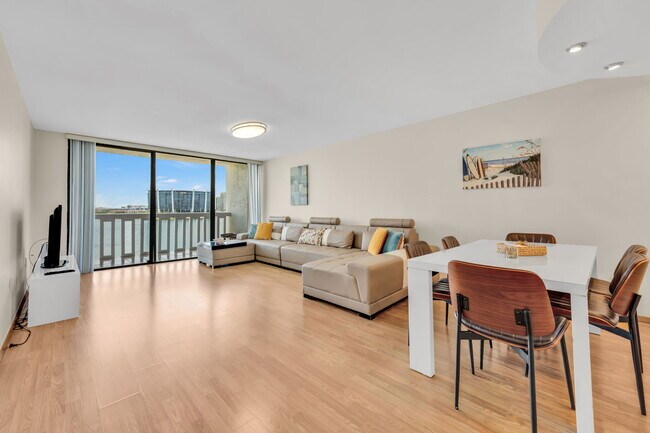 Building Photo - 17900 N Bay Rd Unit 603 Rental