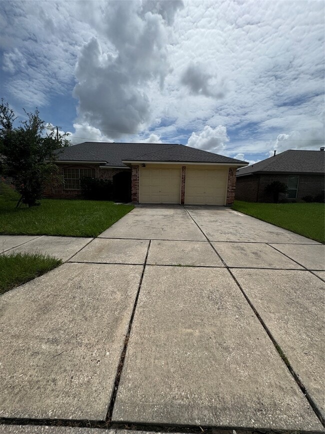 Building Photo - 11922 Sulphur Springs Dr Rental
