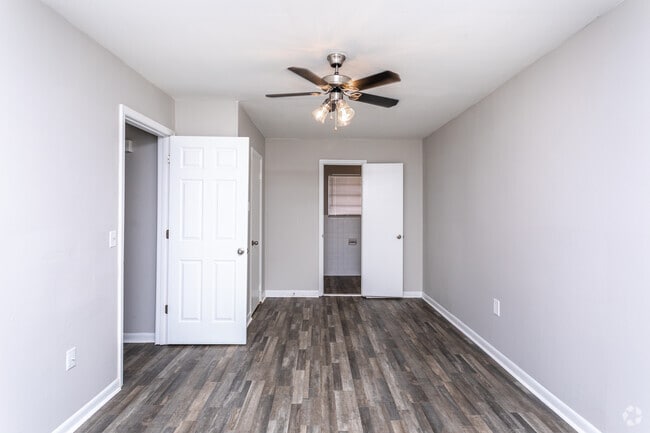 1BR, 1BA - 550 SF