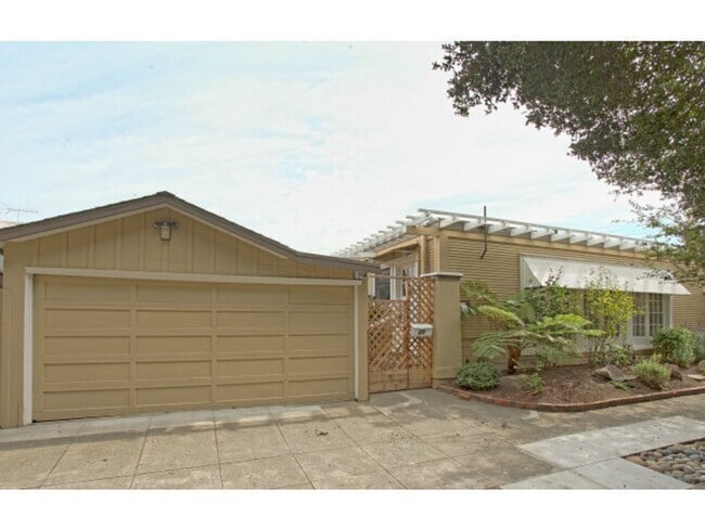Building Photo - 0140 - HILLTOP Unit 20A Rental