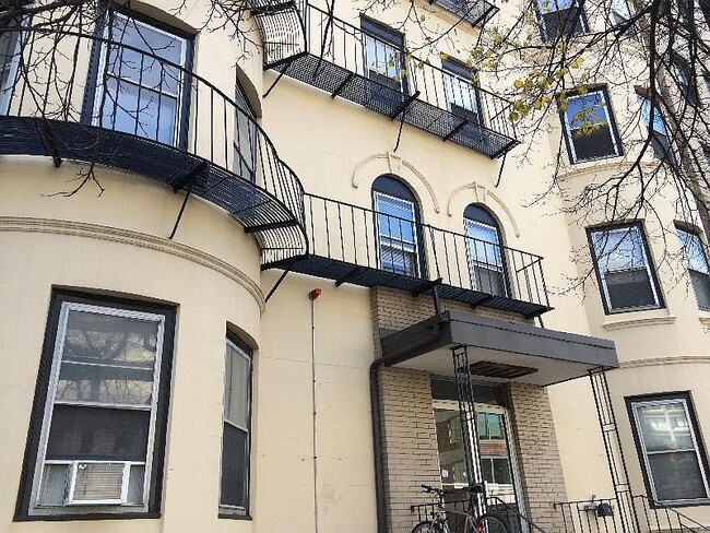 Building Photo - 35 Westland Ave Rental
