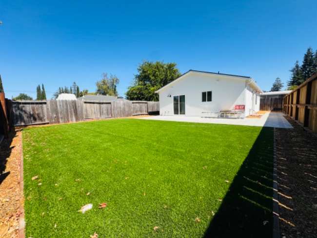 Building Photo - 5037 Kenmore Dr Rental
