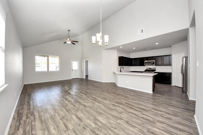 Photo - 20914 Iris Bloom St