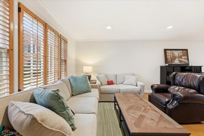 Photo - 260 Walnut St Unit 9