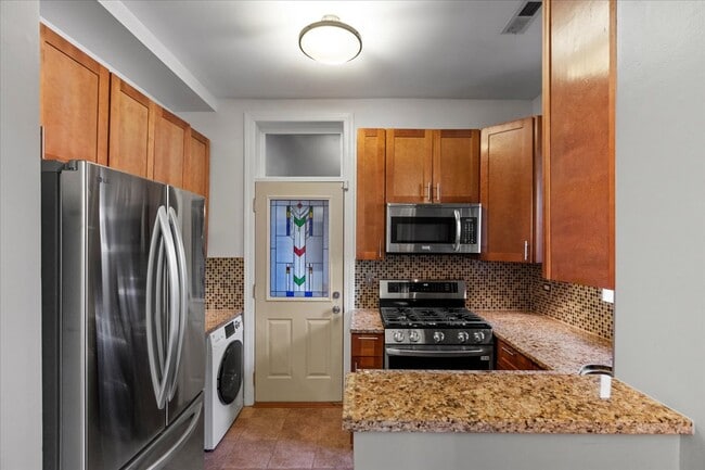 Building Photo - 1278 W Victoria St Unit 1E