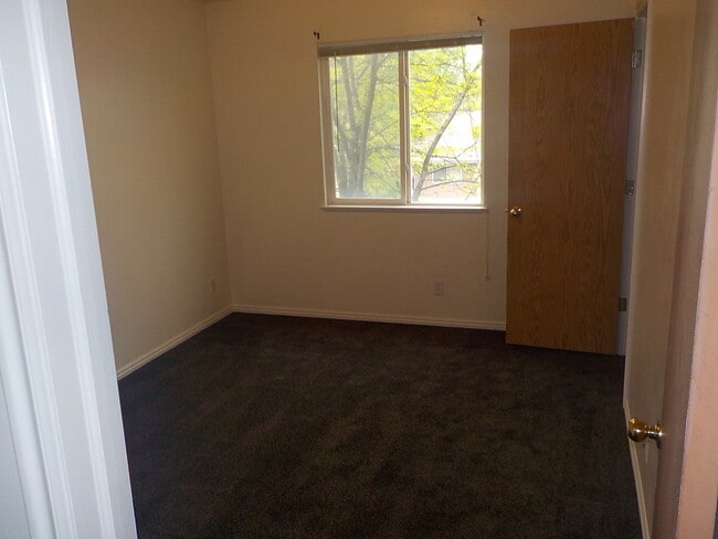 Photo - 325 E 1225 N