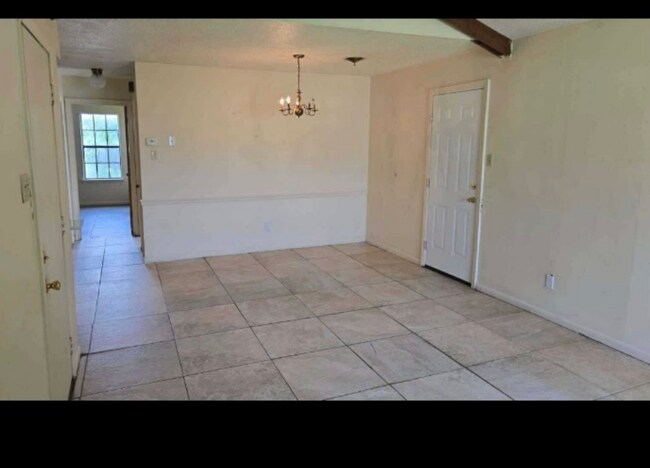 Photo - 143 S Gosnell St