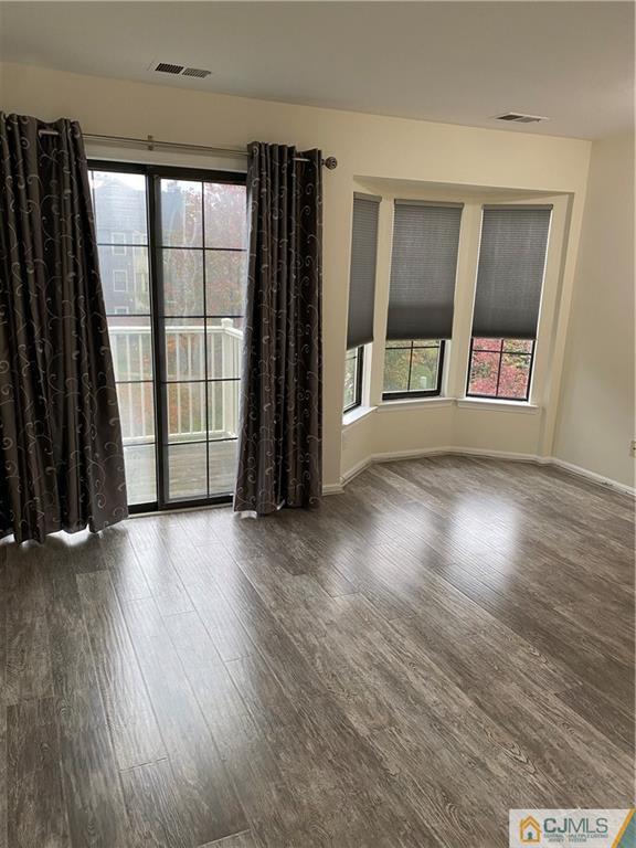 Photo - 127 Longfield Ct