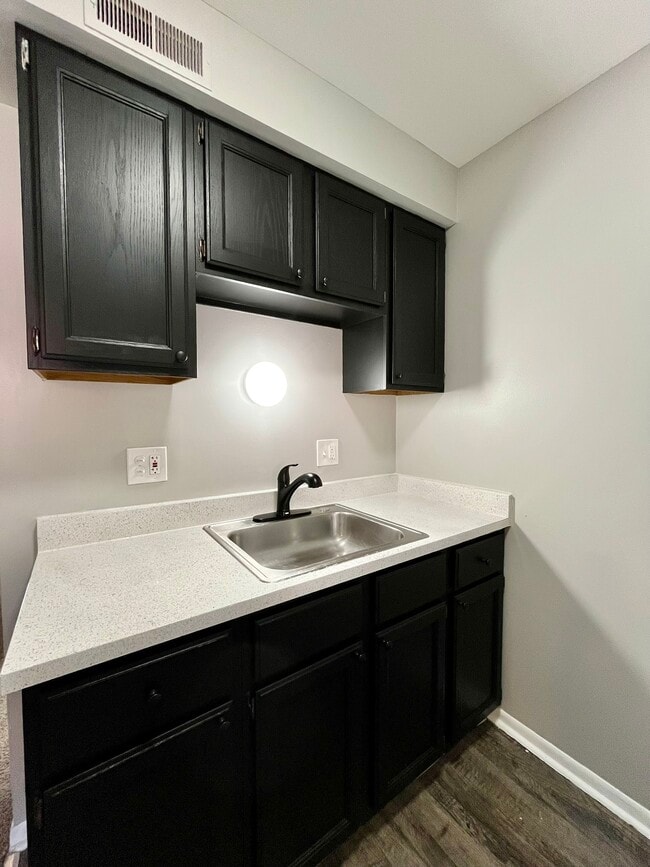 Photo - Oakwood Apartments