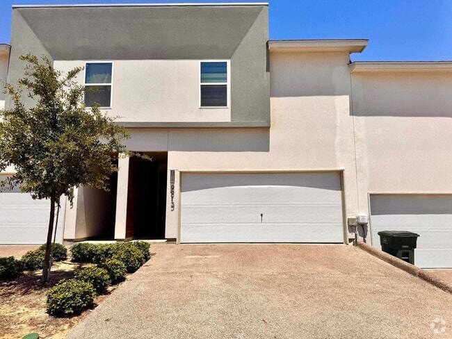 Building Photo - 9913 Kaspar Dr Unit 9913 Rental