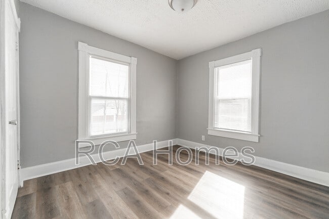 Photo - 2425 N Kenwood Ave