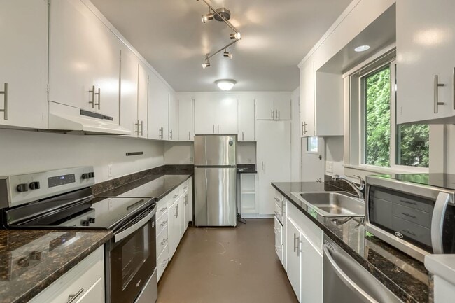 Building Photo - 15536 27th Ave NE Unit 15540