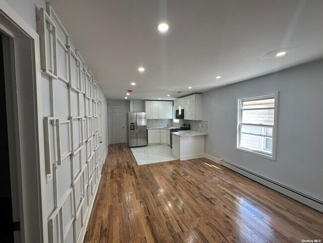 Photo - 105-63 134th St