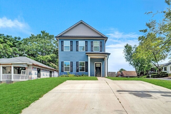 Building Photo - Walking distance to downtown Easley!