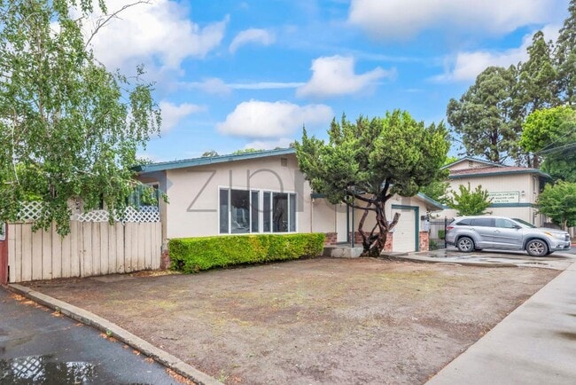 Photo - 1883 Robin Ln