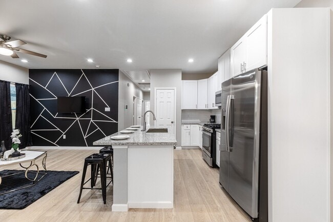 Photo - 4661 Clover St