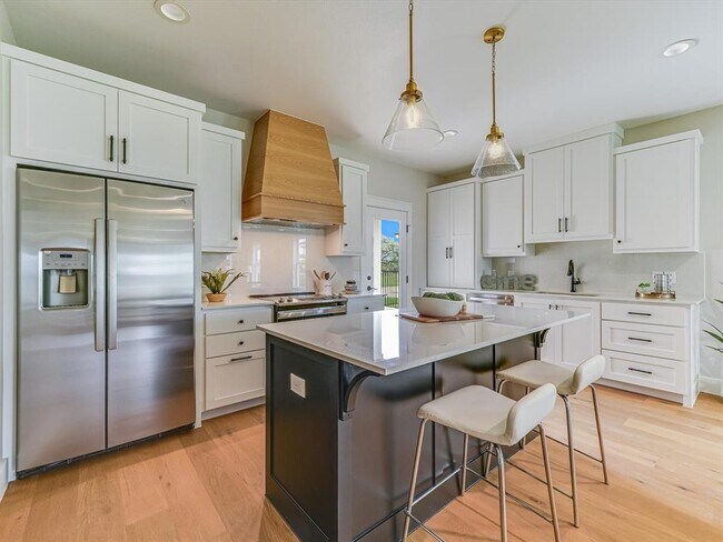 Photo - 410 Stagecoach Trail