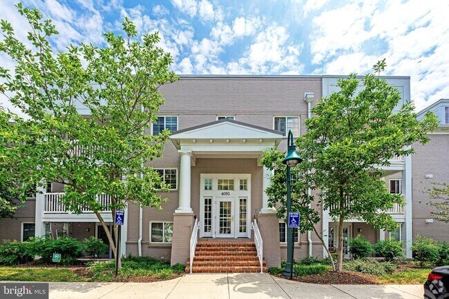 Building Photo - 4091 S Four Mile Run Dr Unit 301 Rental