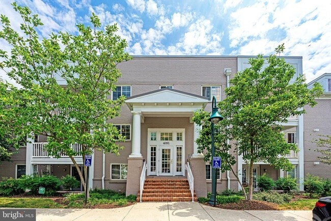 Photo - 4091 S Four Mile Run Dr Apartment Unit 301