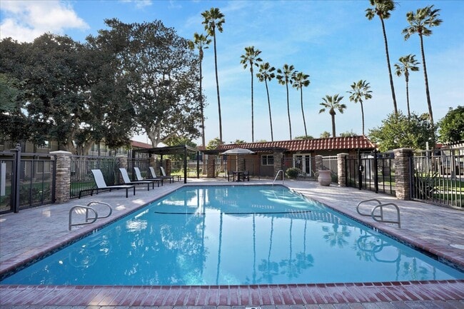 The Courtyards Apartment Homes