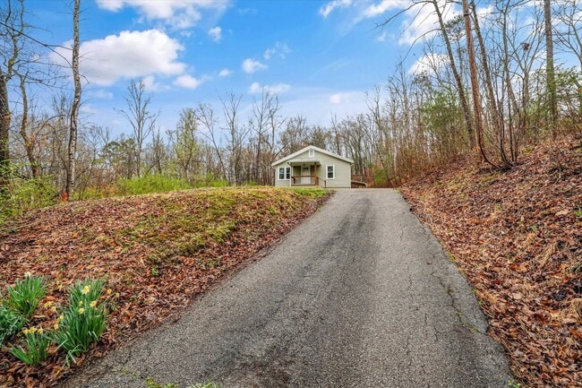 Photo - Harriman 37748 - Charming 2-bedroom, 1.5-bathroom Home nestled on 3.8 acres of woods - Contact Ch...