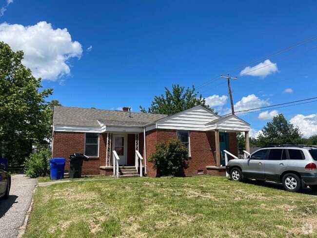 Building Photo - 1 Bed 1 Bath Duplex For Lease Now! Rental