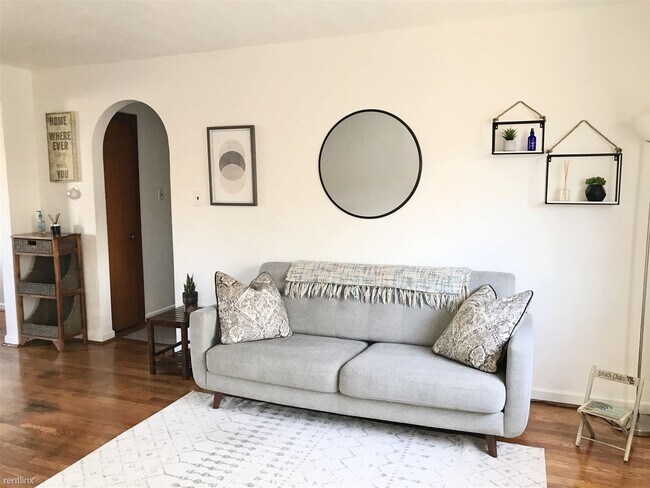 Photo - 2 br, 1 bath 4plex - 3512 Hazelwood Avenue 3