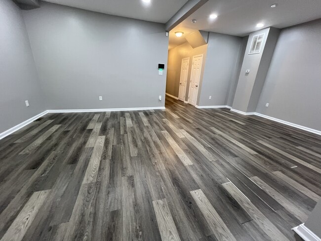 Building Photo - 3320 Gwynns Falls Pky Unit B