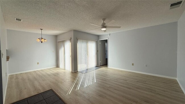 Photo - 555 Hunter Cir