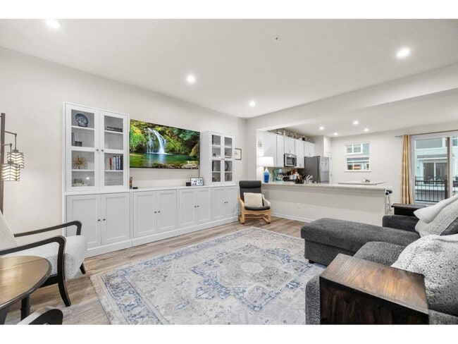 Photo - 775 Roselyn Dr