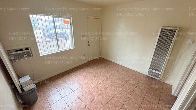 Photo - 105 E 8th St Unit B