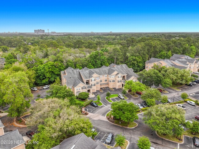 Building Photo - 13810 Sutton Park Dr N Unit 827