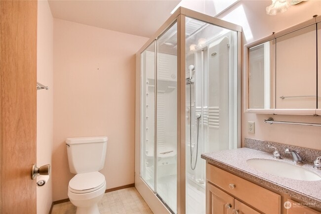 Photo - 3527 Shattuck Ave S Unit Main Bedroom