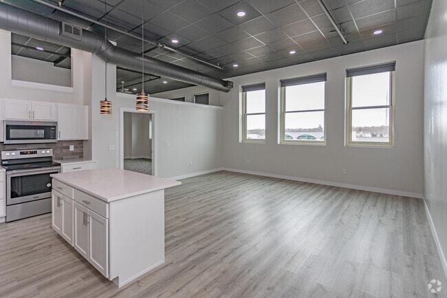 2BR, 2BA - 1,386SF