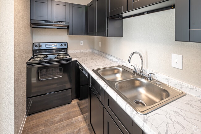 2BR, 1BA - 771SF - Kitchen