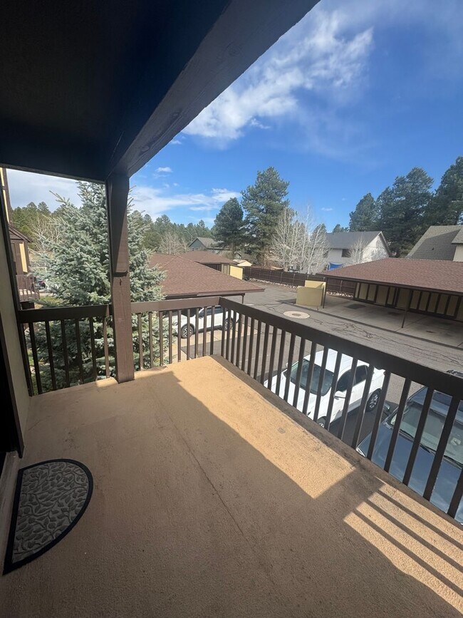 Fully Furnished 2-Bed, 2-Bath Condo Off La... - Fully Furnished 2-Bed, 2-Bath Condo Off La...