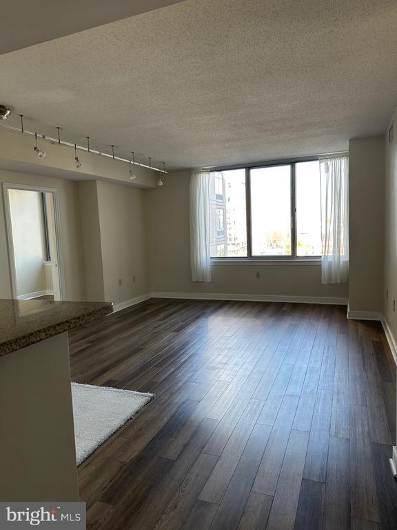 Building Photo - 555 Massachusetts Ave NW Unit 917