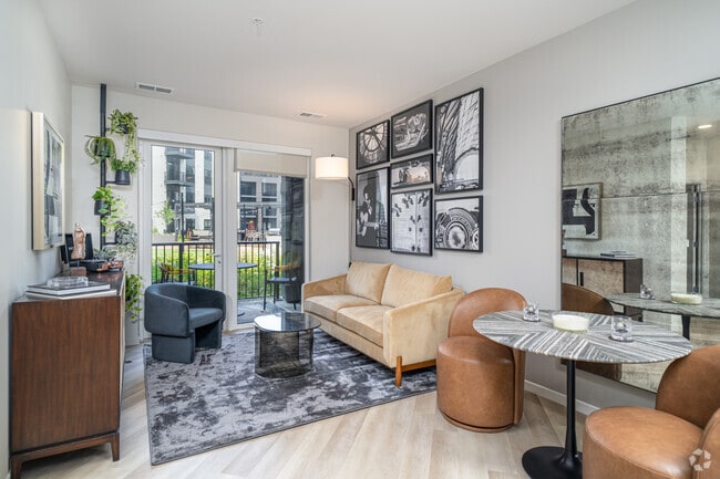 1 habitación, 1 baño - 749 pies cuadrados - Sala de estar - Lucca Fox Valley