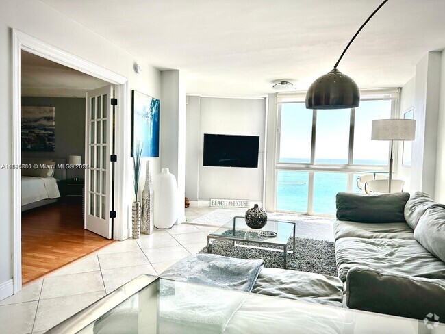 Building Photo - 5401 Collins Ave Unit 1226 Rental