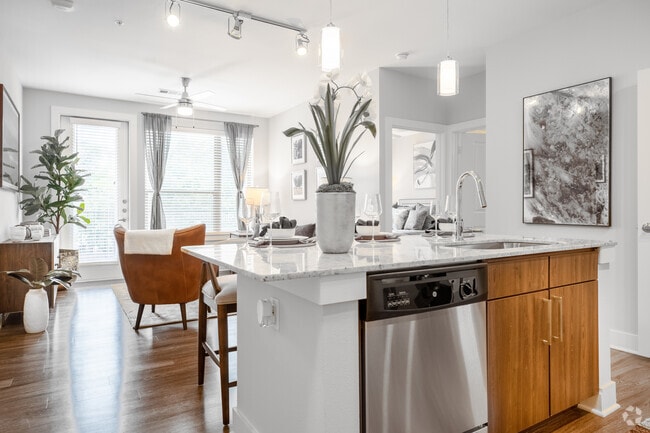 2HAB, 2BA - 1043SF - Everleigh Lakeline 60+ Active Adult Apartm...