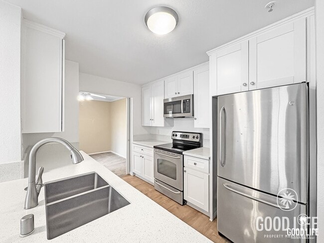 Building Photo - Modern 2 Bed Condo with Resort-Style Amenities in UTC