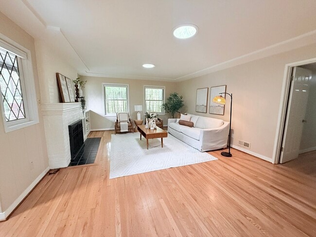 Photo - Beautiful 3B/2B First Addition Area in Lake Oswego