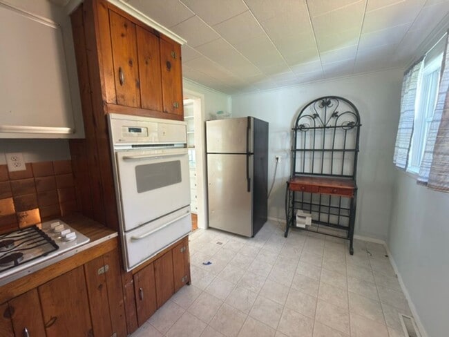2602 W John St