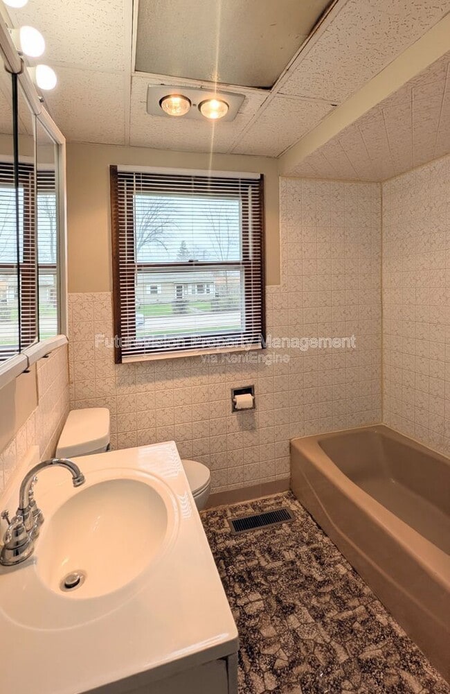 Photo - 302 St Jude Ave