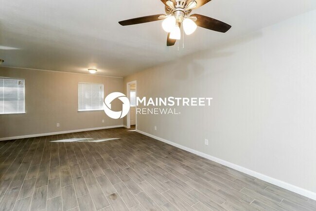 Photo - 3 Bedroom Pet-Friendly Home in EULESS, TX with Main Street Renewal