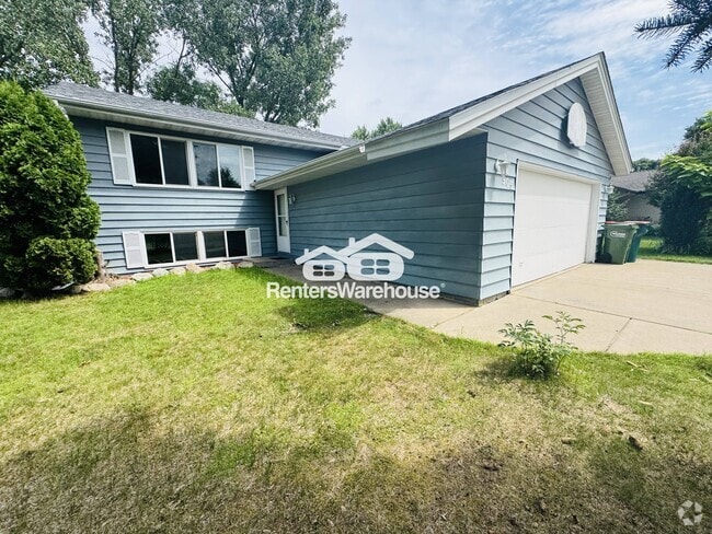 Building Photo - 905 97th Ln NE Rental