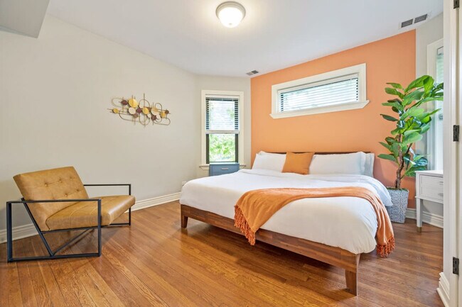 Photo - 3437 N Lakewood Ave Unit ID1026693P