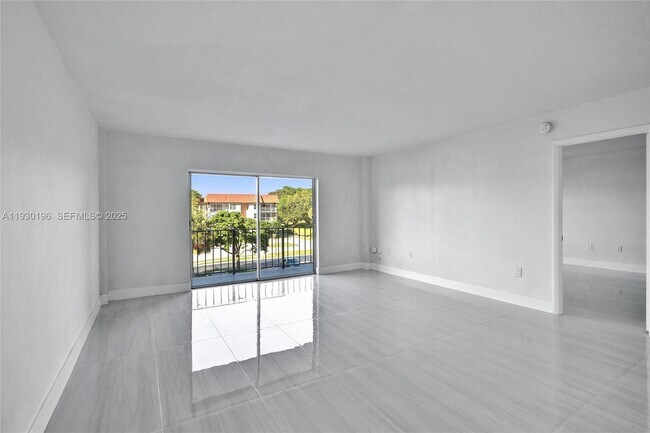 Photo - 4164 Inverrary Dr Unidad 305