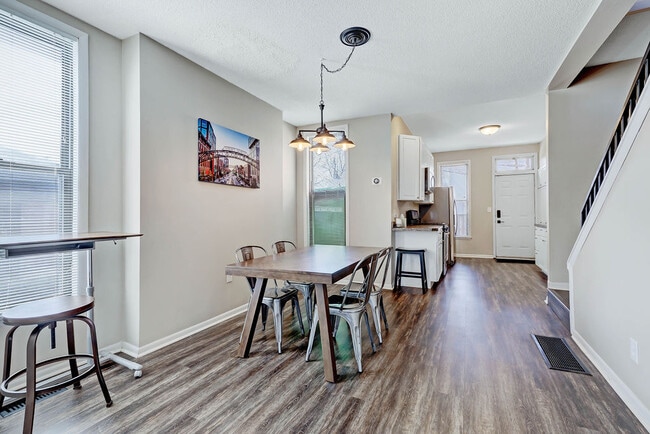 Photo - 729 Hamlet St